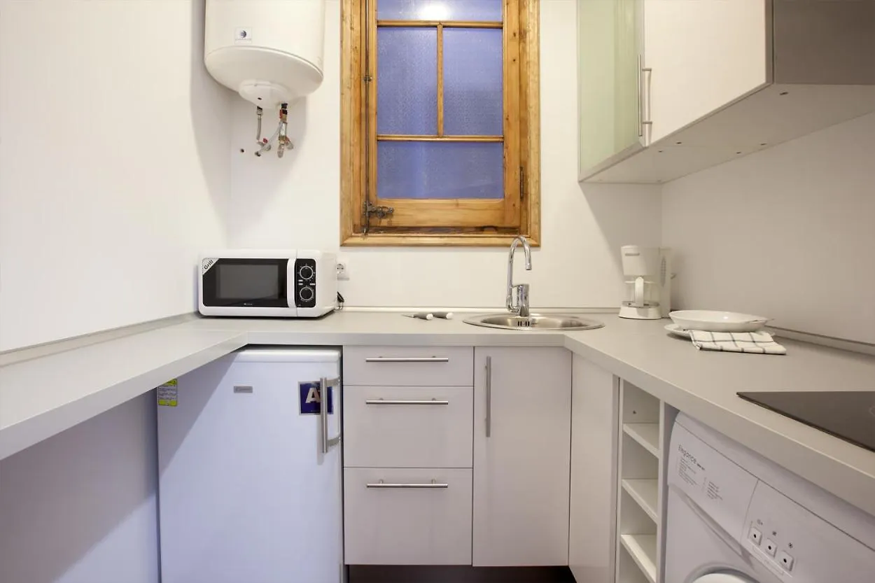 Central Apartment In Eixample Барселона